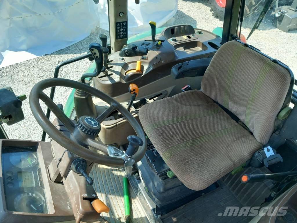 John Deere 5820 الجرارات