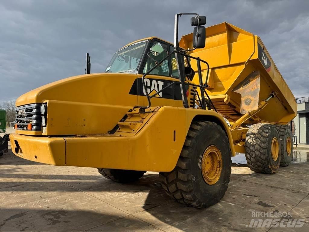 CAT 740 عربات نقل قلابة للمواقع