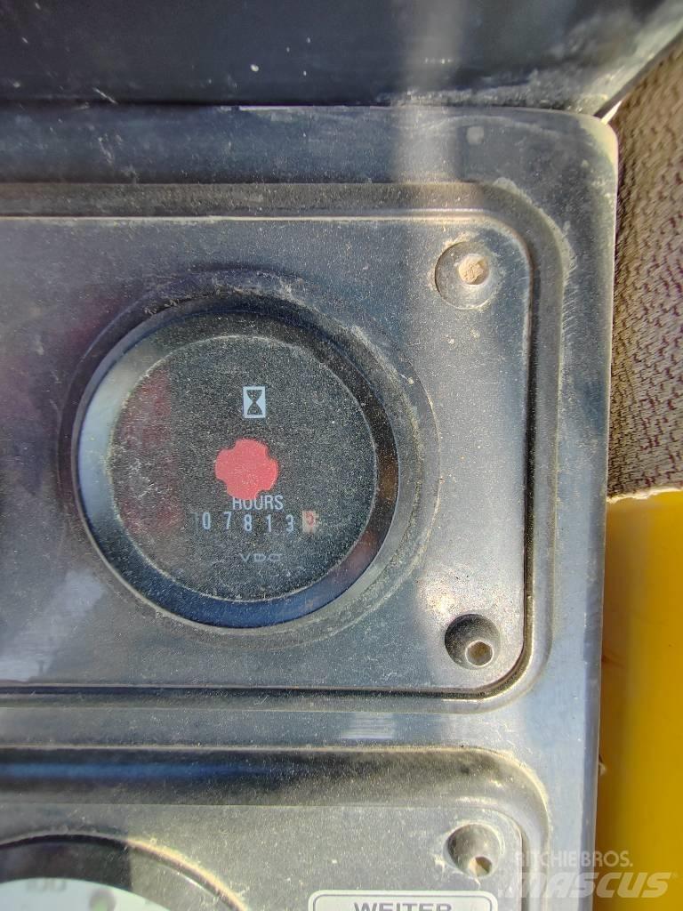 Bomag BW 225 D-3 مداحل ثنائية الاسطوانة