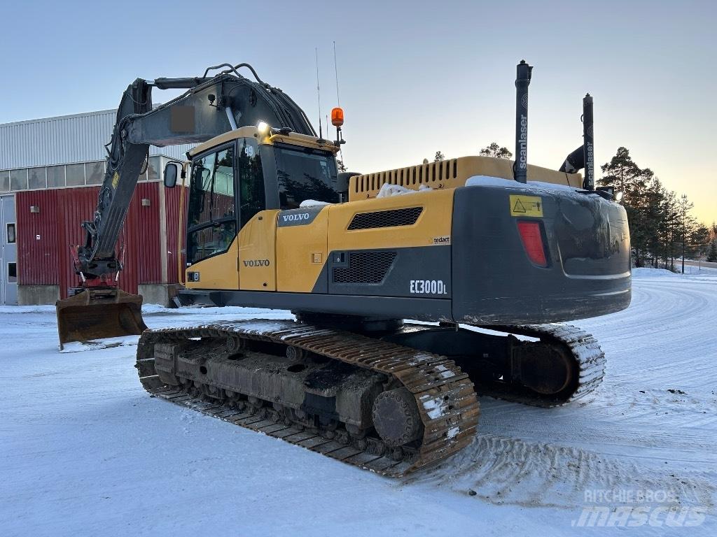 Volvo EC 300 D L حفارات زحافة