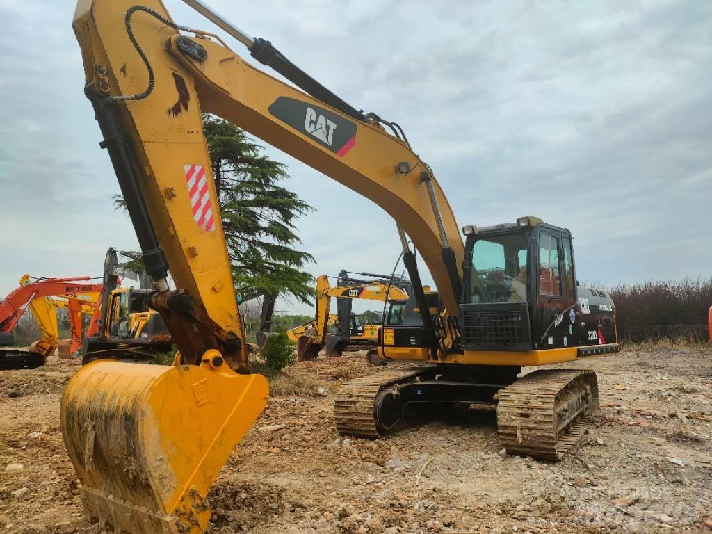 CAT 320 D حفارات زحافة