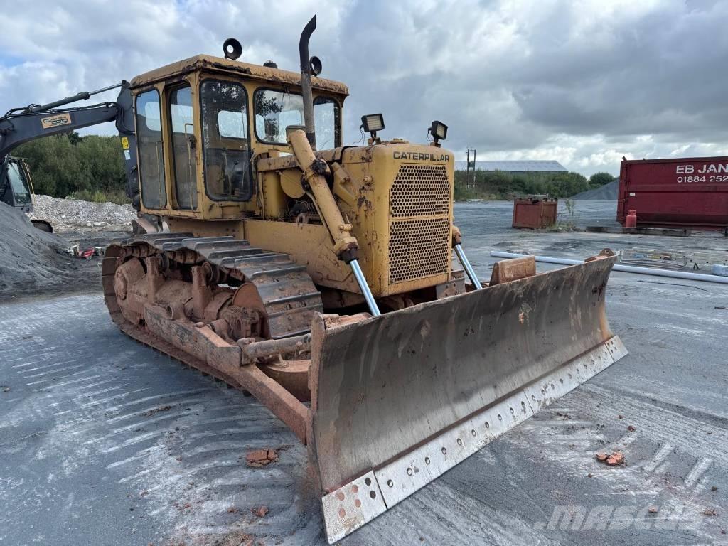CAT D 6 C بلدوزرات مجنزرة