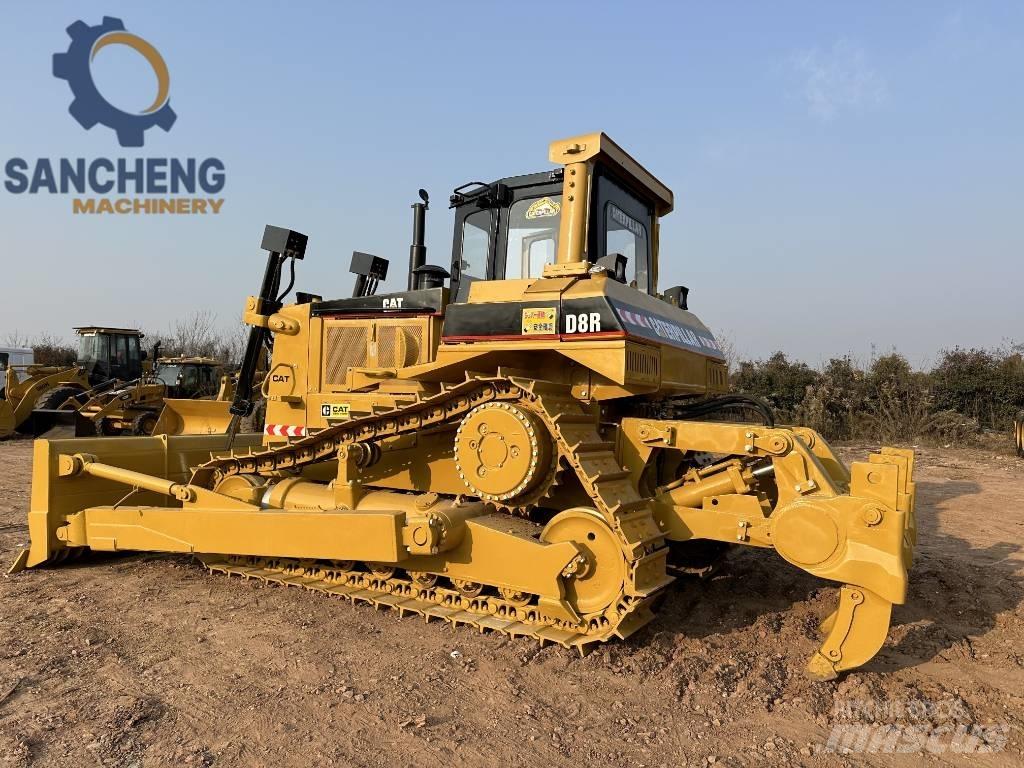 CAT D 8 R بلدوزرات مجنزرة