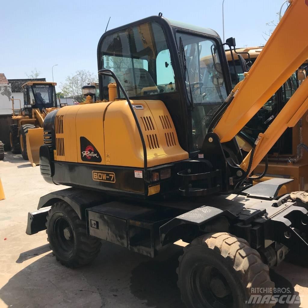 Hyundai 60 W حفارات بعجل