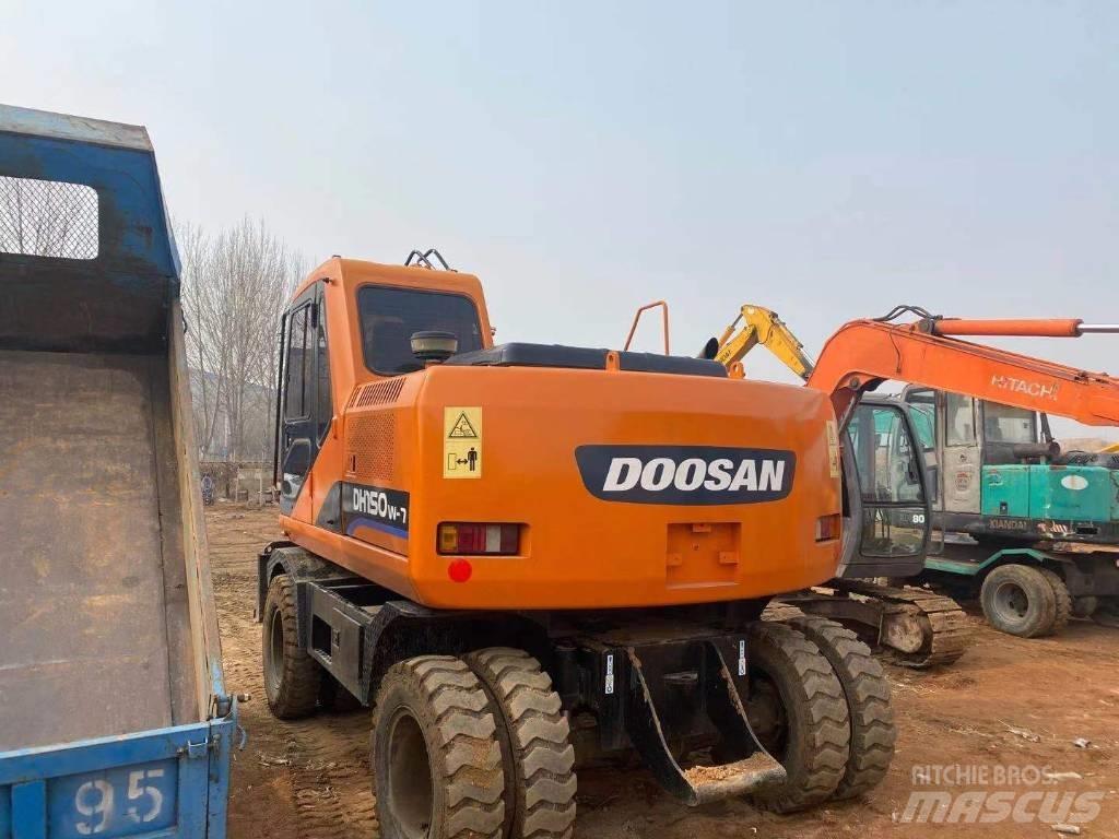 Doosan DH 150W حفارات بعجل