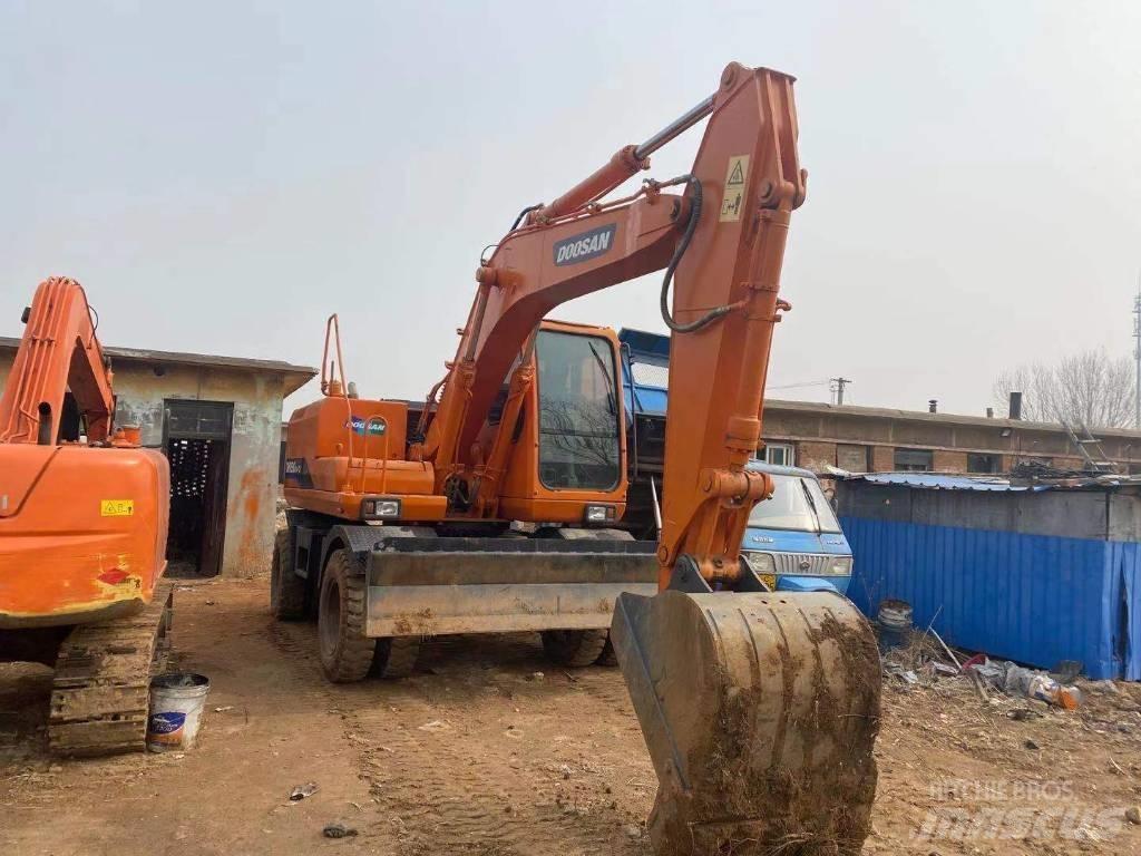 Doosan DH 150W حفارات بعجل