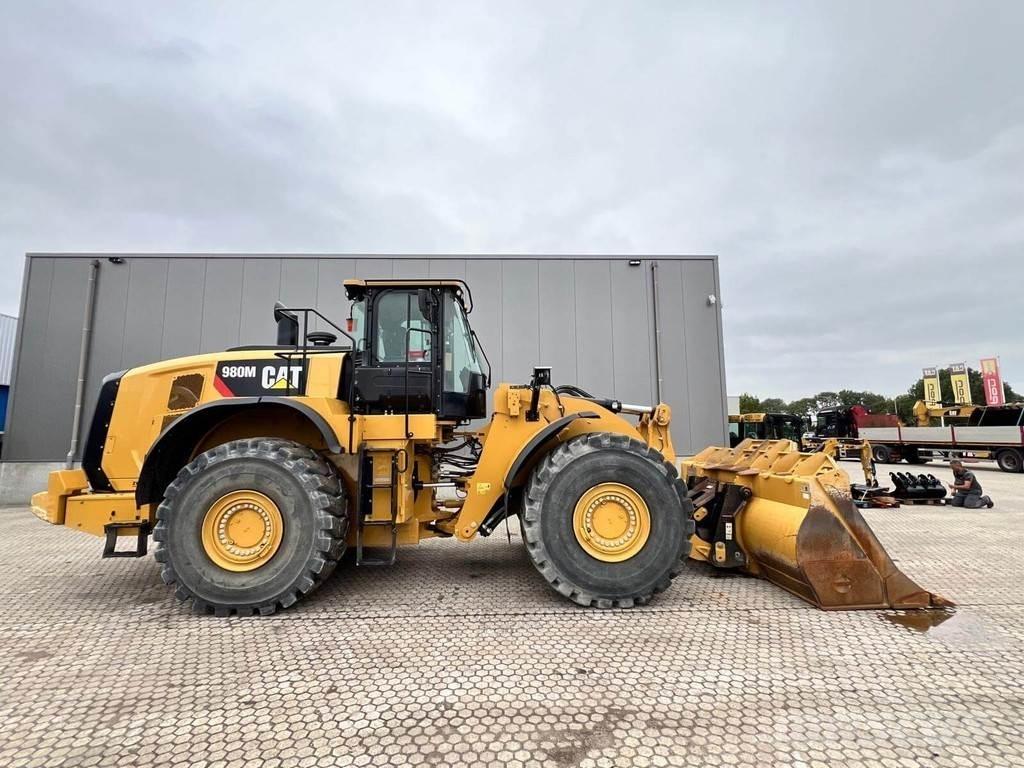 CAT 980M لوادر بعجل