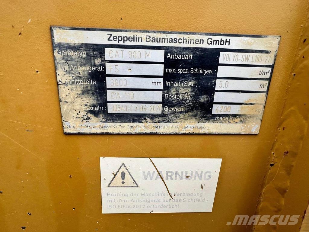 CAT 980M لوادر بعجل