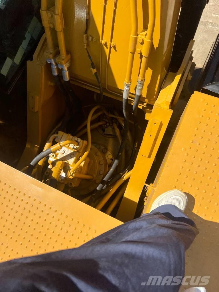 CAT 325D حفارات زحافة