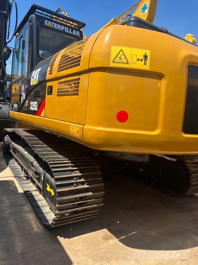 CAT 325D حفارات زحافة