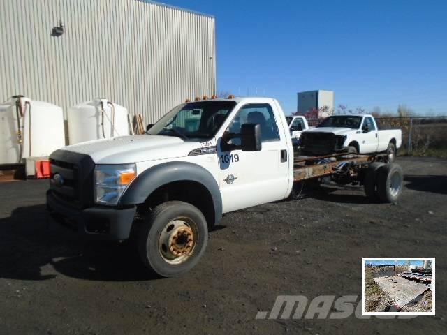 Ford F 550 شاحنات مسطحة/مفصلية الجوانب