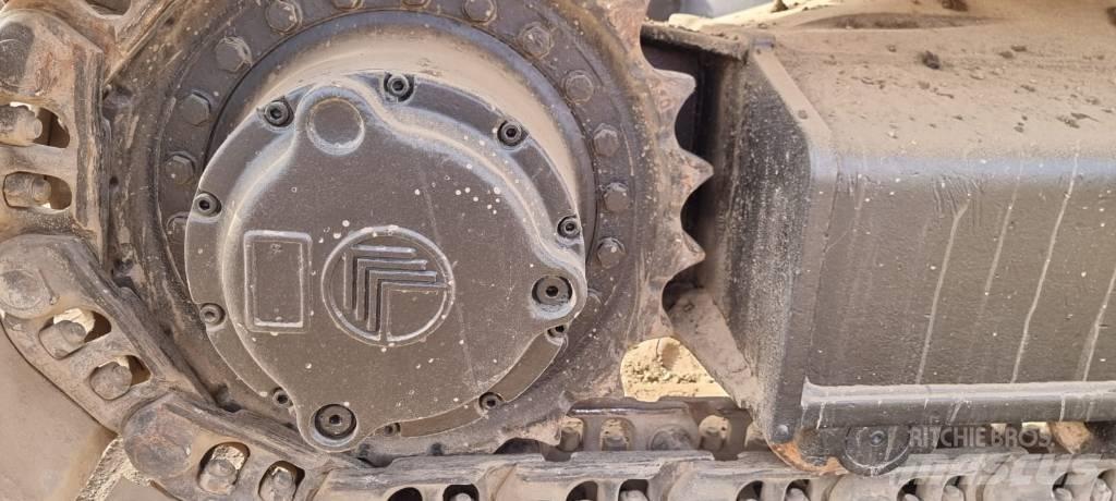 JCB JS 200 LC حفارات زحافة