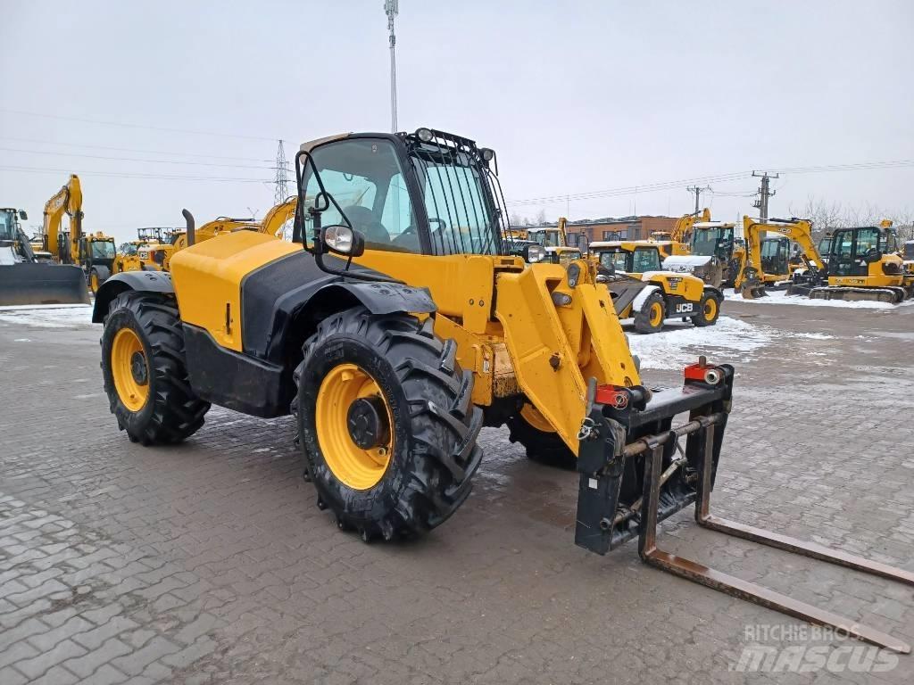 JCB 531-70 مناولات متداخلة