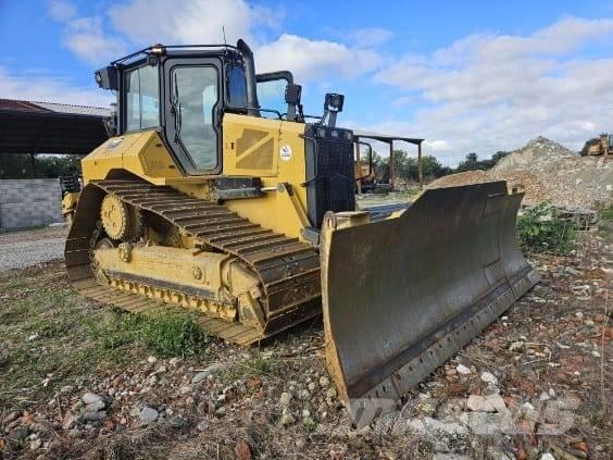CAT D 5 LGP بلدوزرات مجنزرة