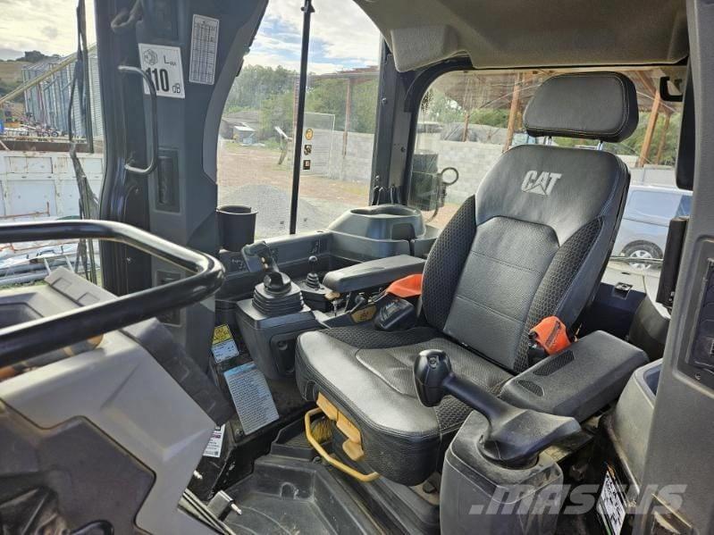 CAT D 5 LGP بلدوزرات مجنزرة