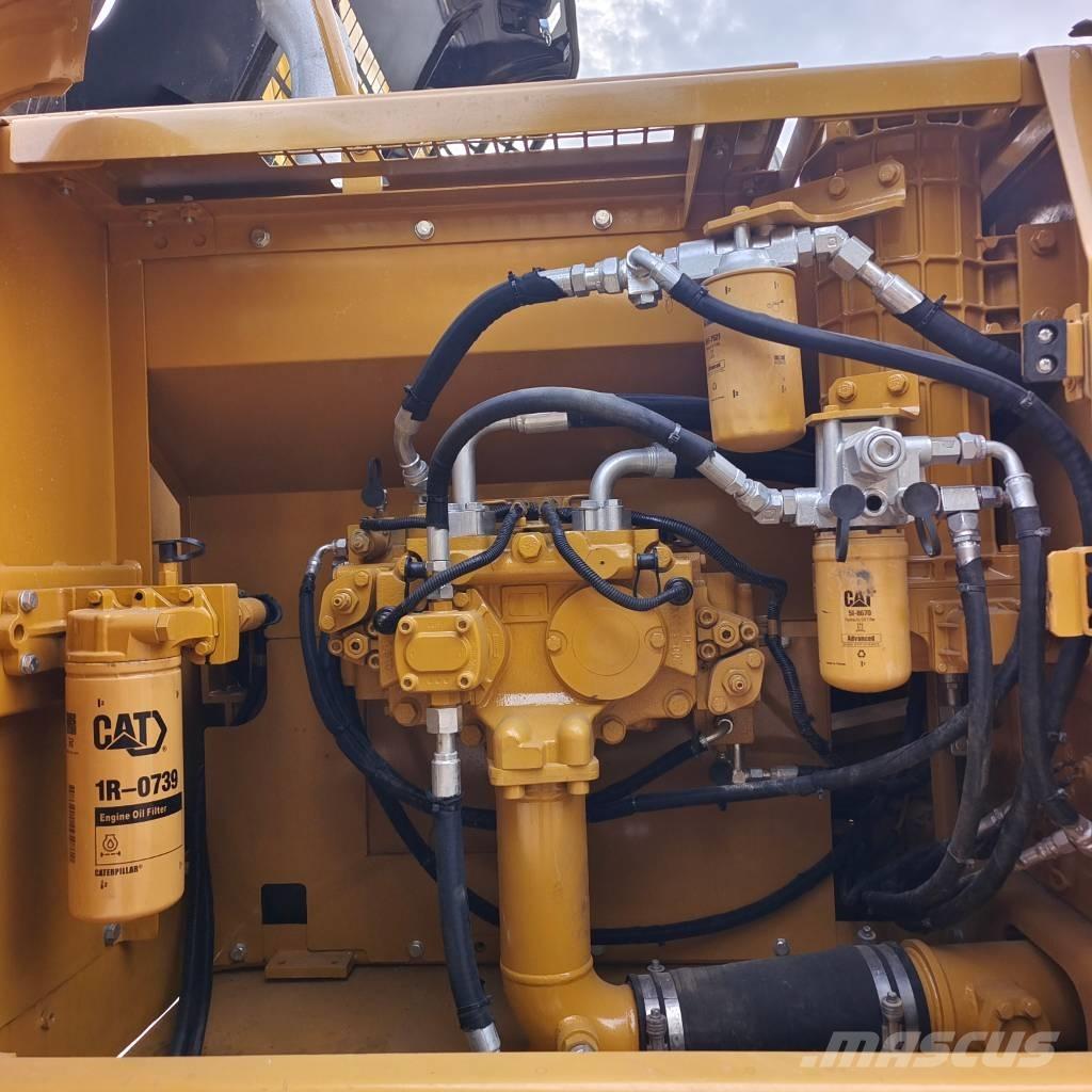 CAT 324 D2L حفارات زحافة