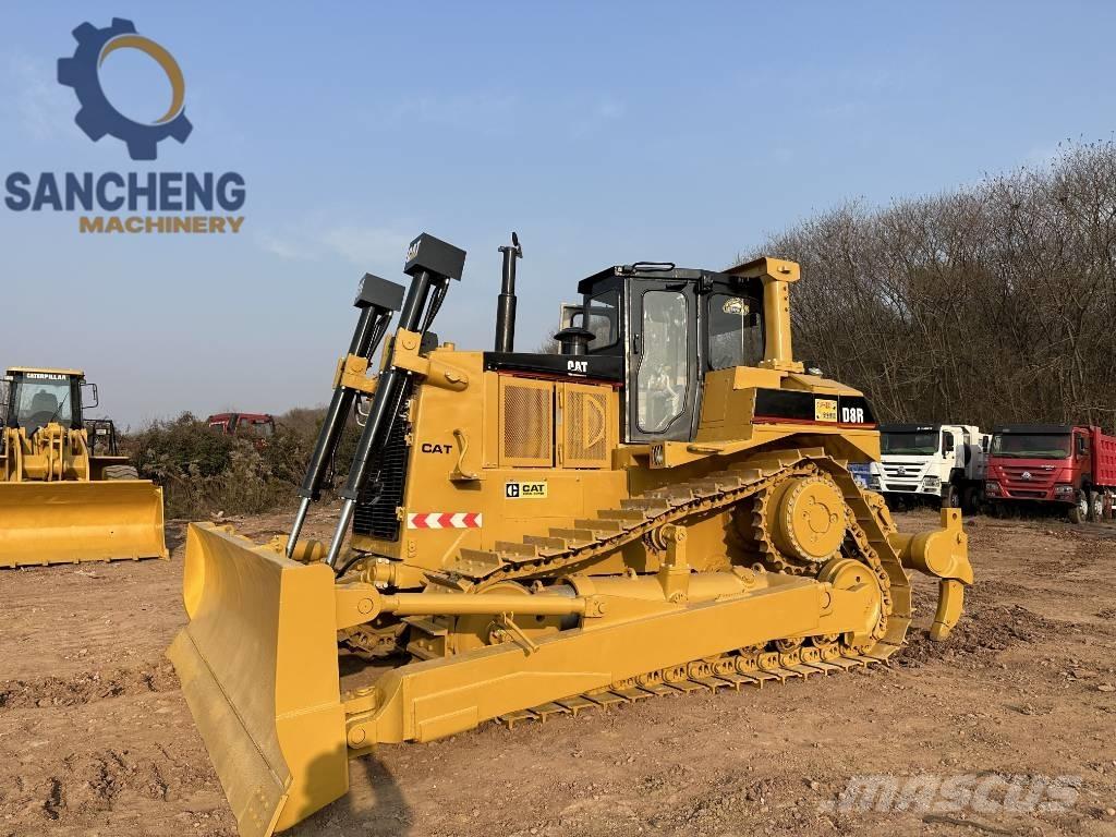 CAT D 8 R بلدوزرات مجنزرة