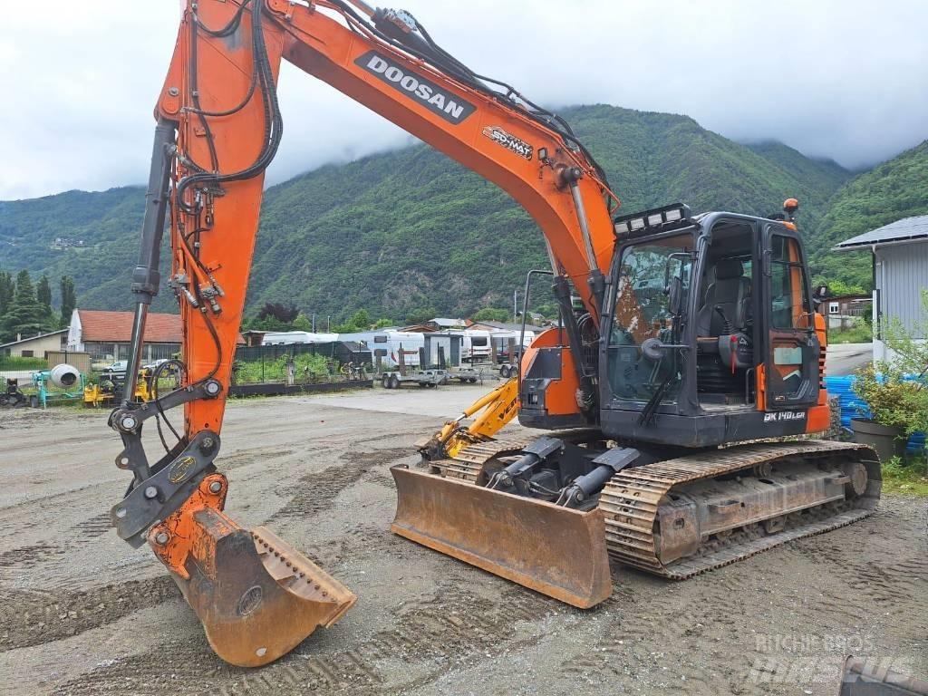 Doosan DX 140 LCR-7 حفارات زحافة