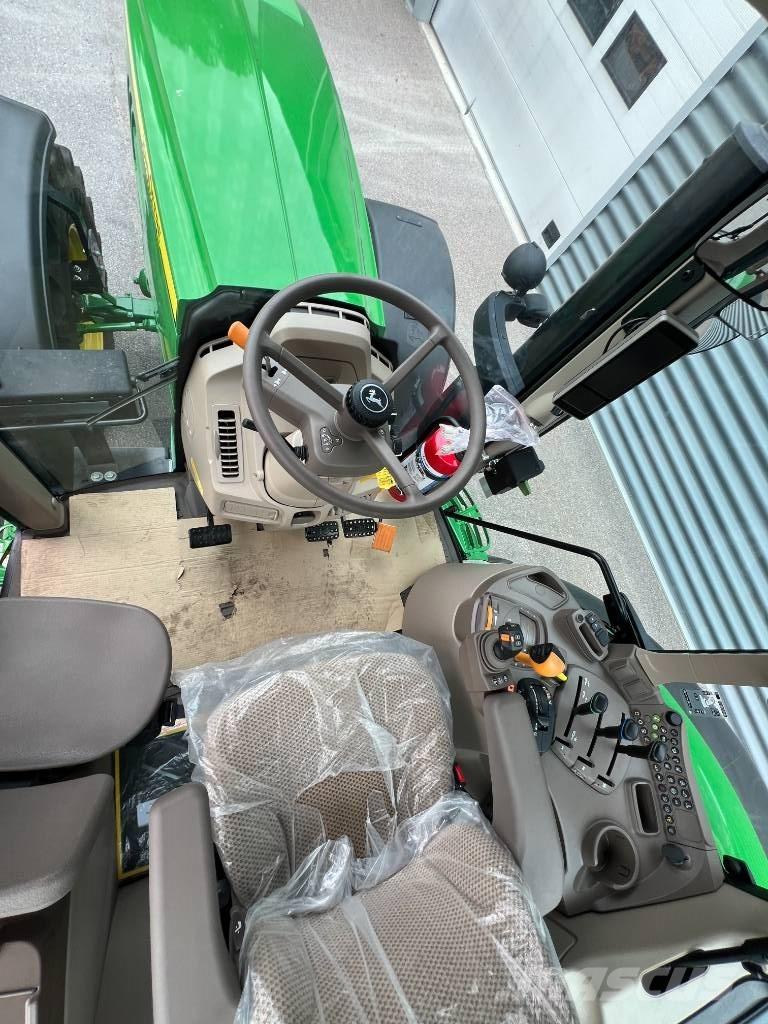 John Deere 6155 M الجرارات