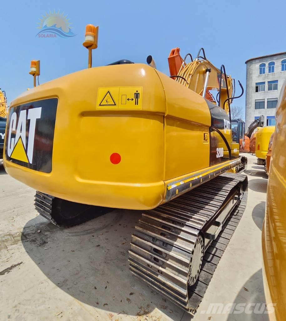 CAT 320 D حفارات زحافة