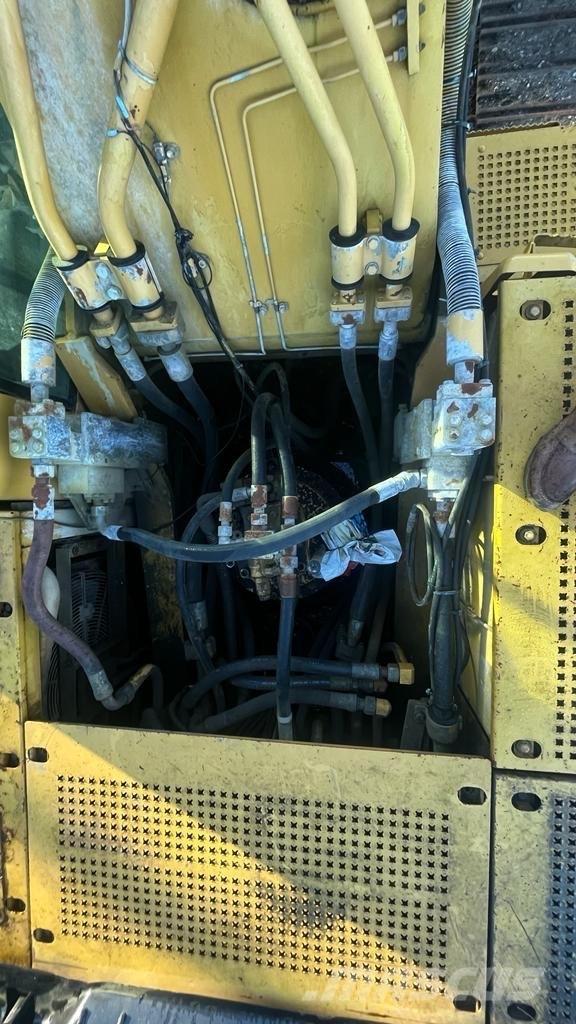 CAT 330 C LC حفارات زحافة