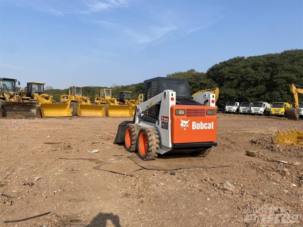 Bobcat S 300 لوادر انزلاقية التوجيه