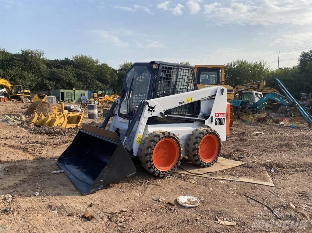 Bobcat S 300 لوادر انزلاقية التوجيه