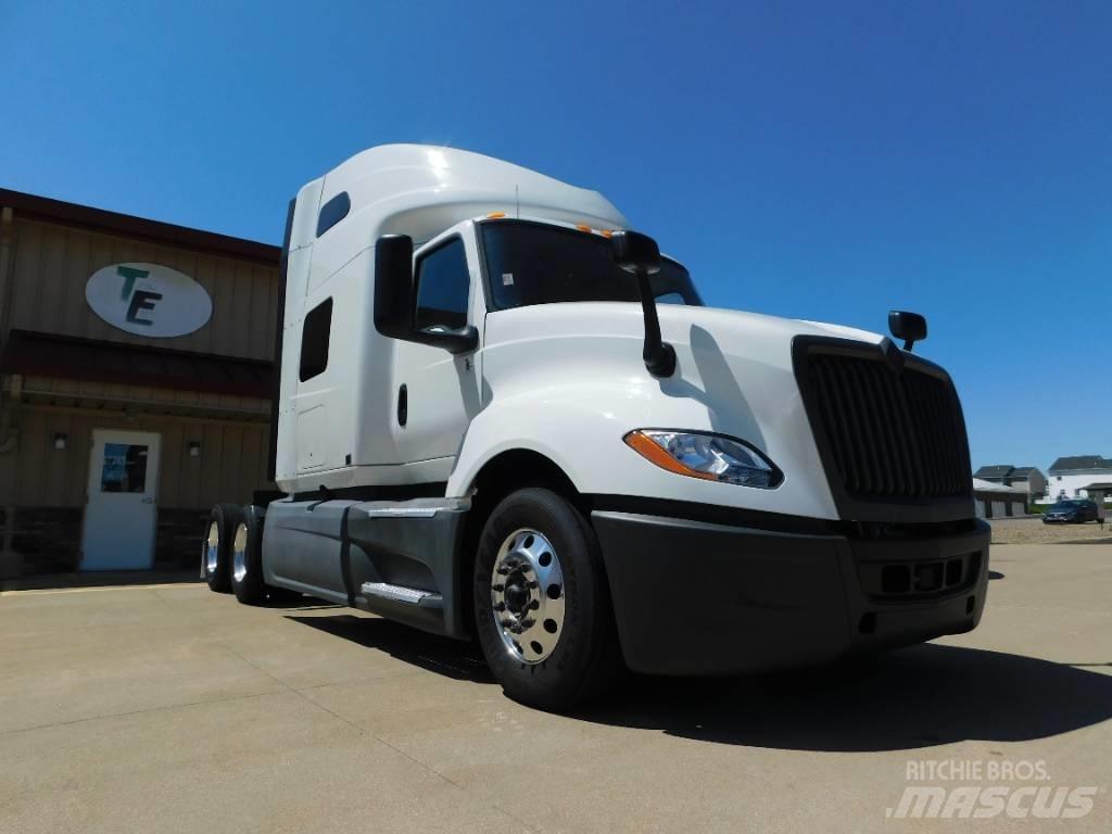 International LT 625 وحدات الجر