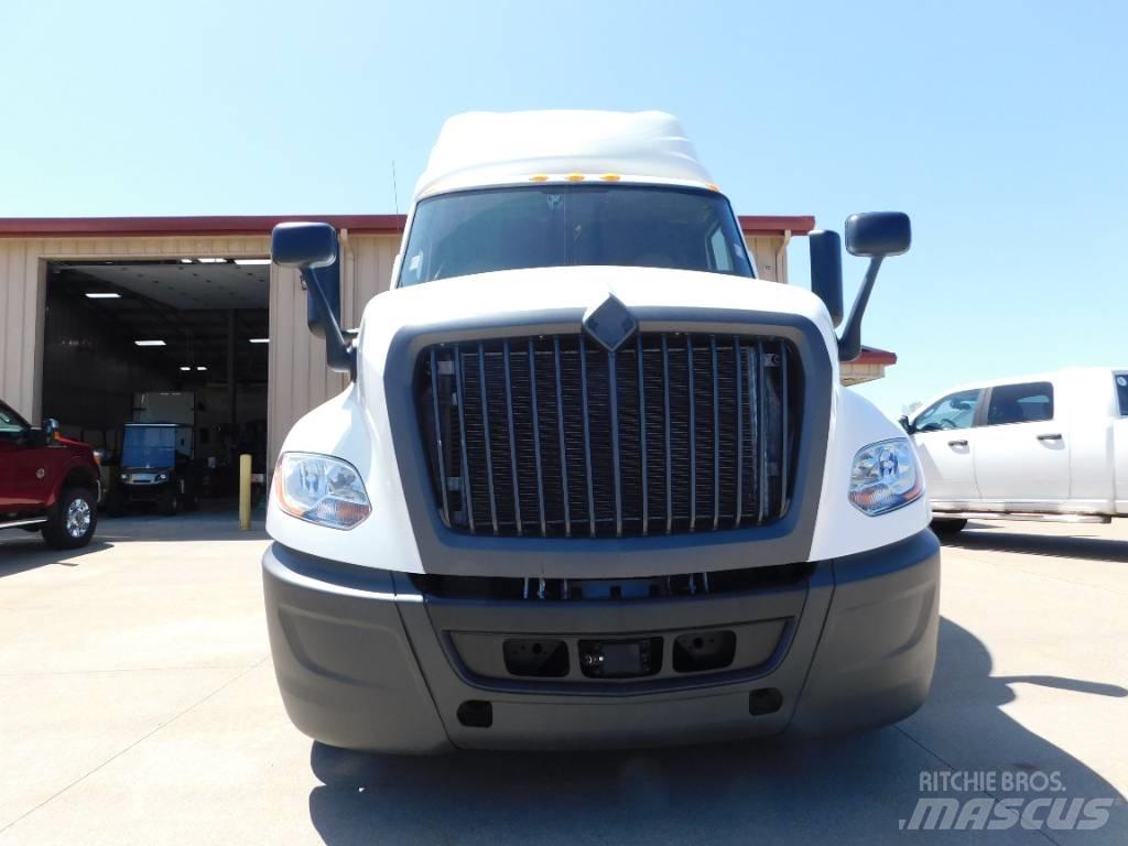 International LT 625 وحدات الجر