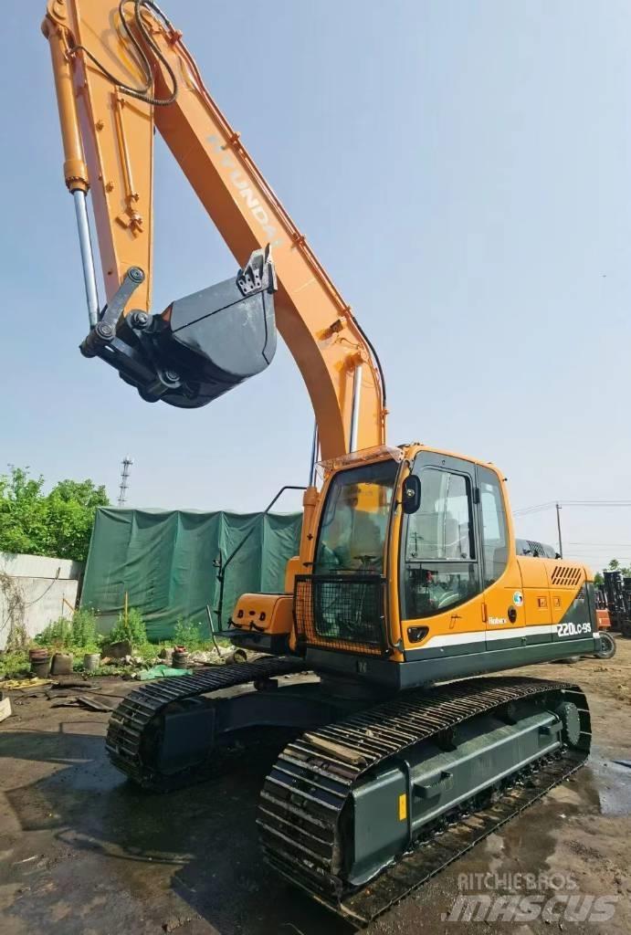 Hyundai R220LC-9 حفارات زحافة