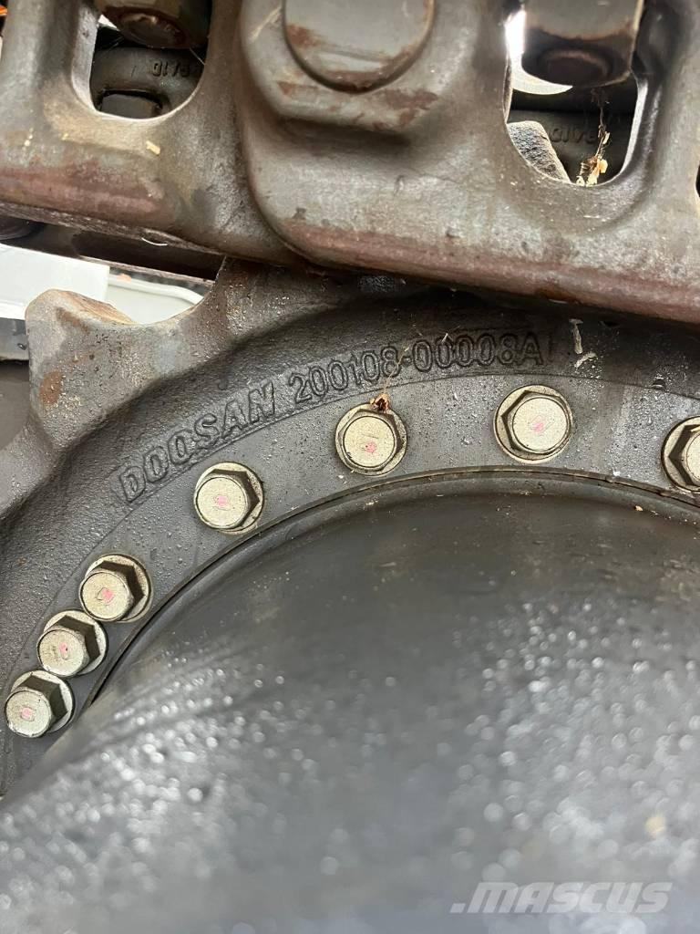 Develon DX 225 LC-7 المسارات والسلاسل والهيكل السفلي