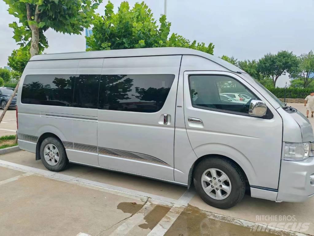 Toyota Coaster حافلة داخل المدينة