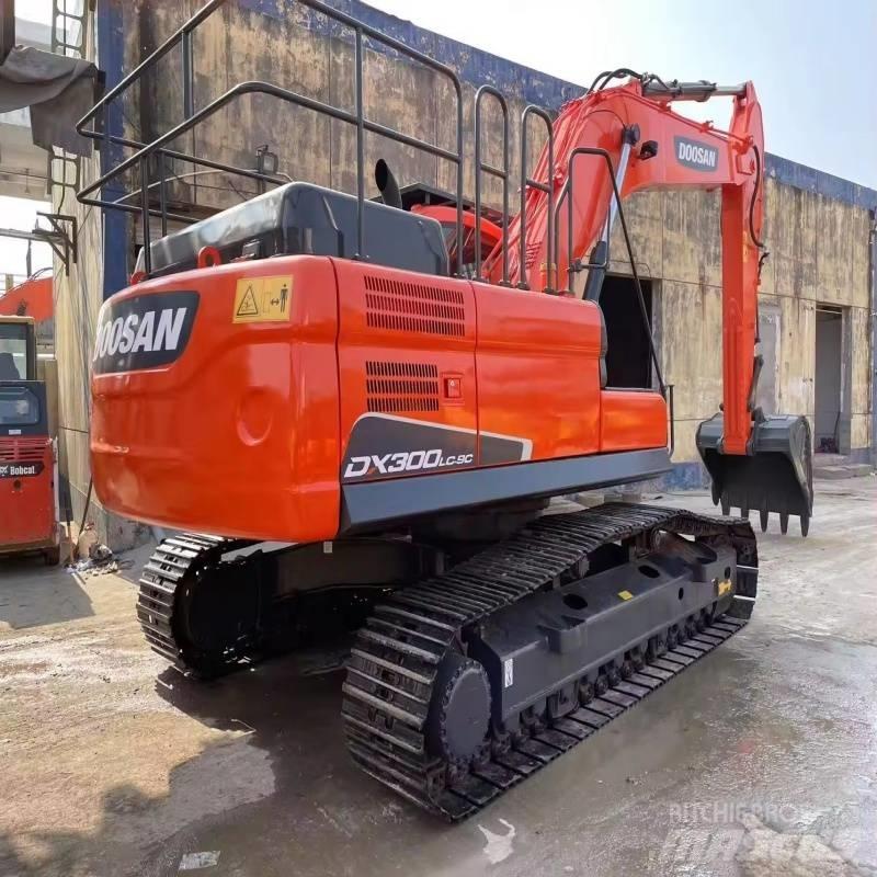 Doosan DX 300 LC-9C حفارات زحافة
