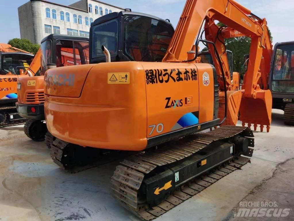 Hitachi ZX70 حفارات وسط 7 طن - 12 طن