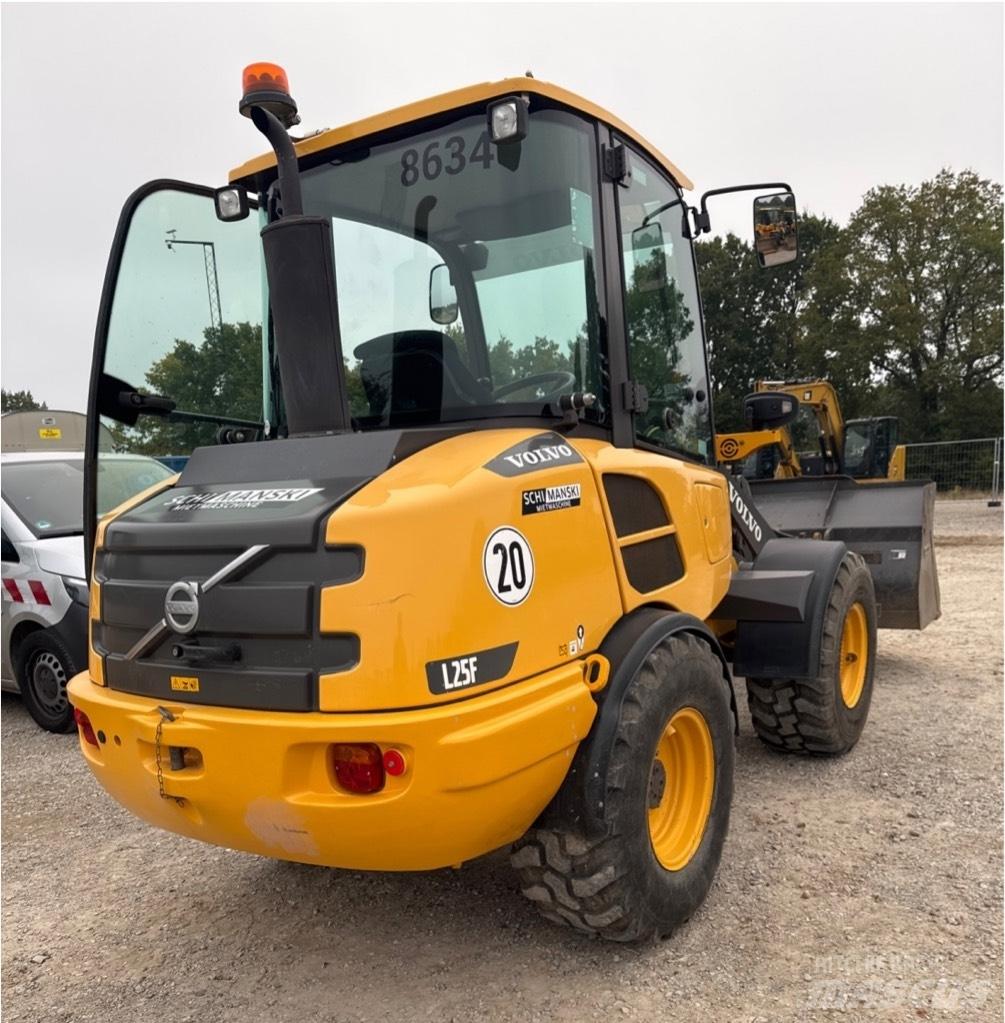 Volvo L25F لوادر بعجل