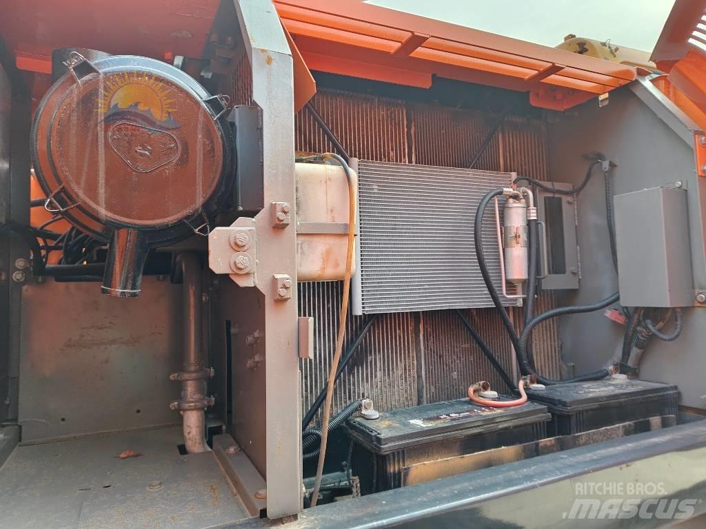 Hitachi ZX 210 حفارات زحافة