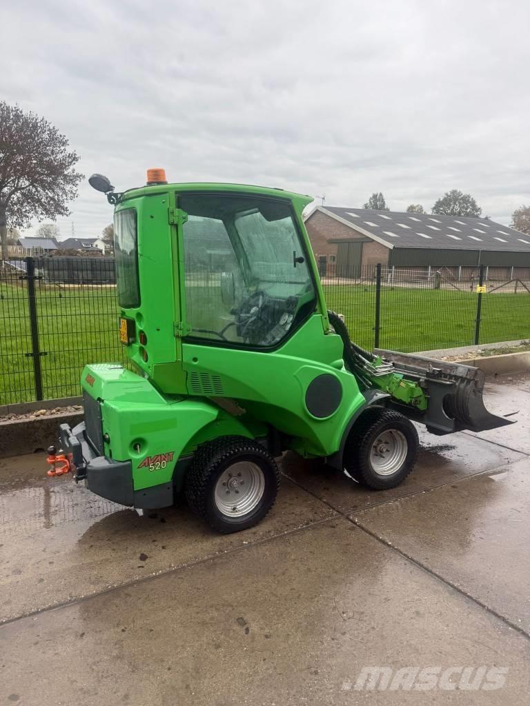 Avant 520 لوادر صغيرة