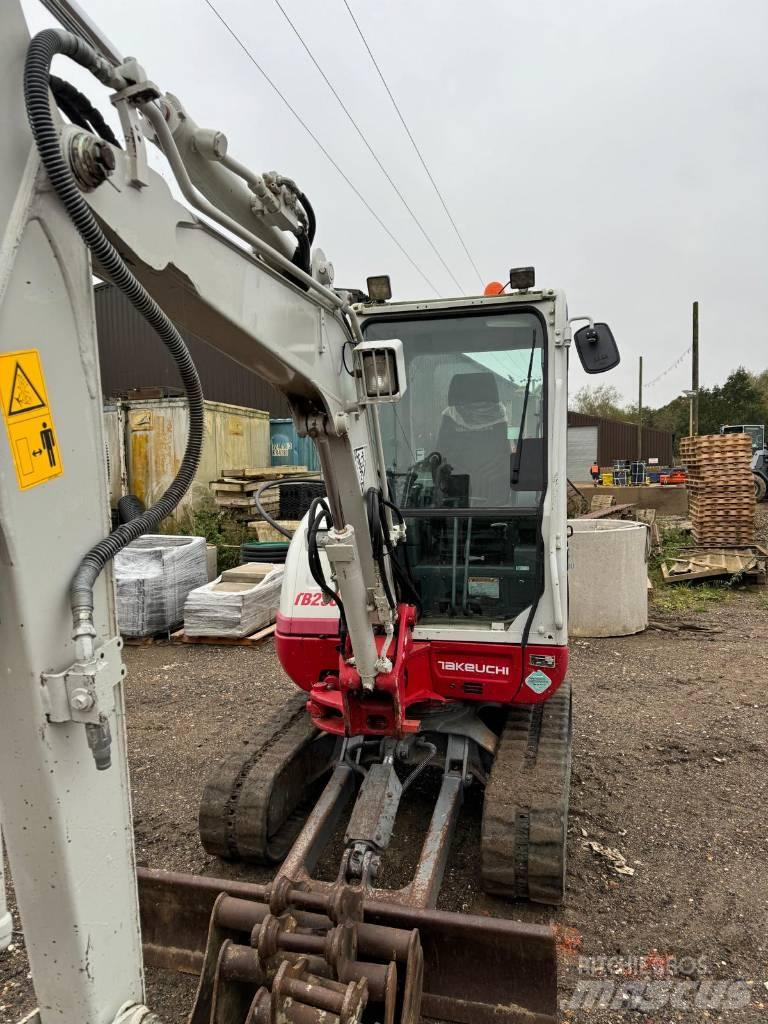 Takeuchi TB 230 حفارات صغيرة أقل من 7 طن (حفارات صغيرة)