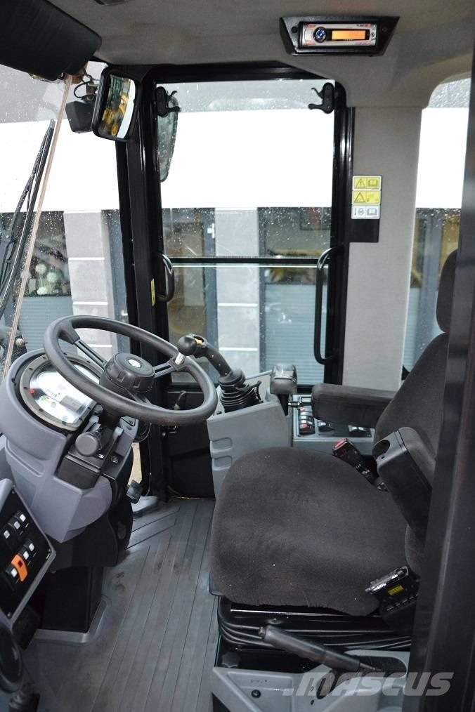 CAT 924 H لوادر بعجل