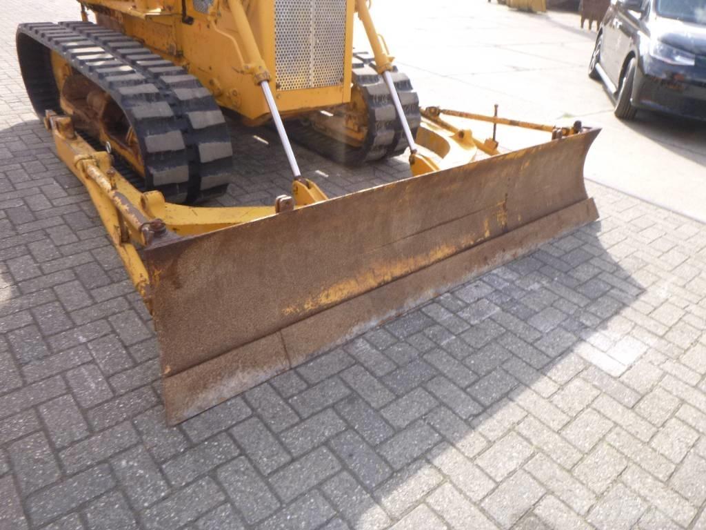 Mitsubishi BD2 F بلدوزرات مجنزرة