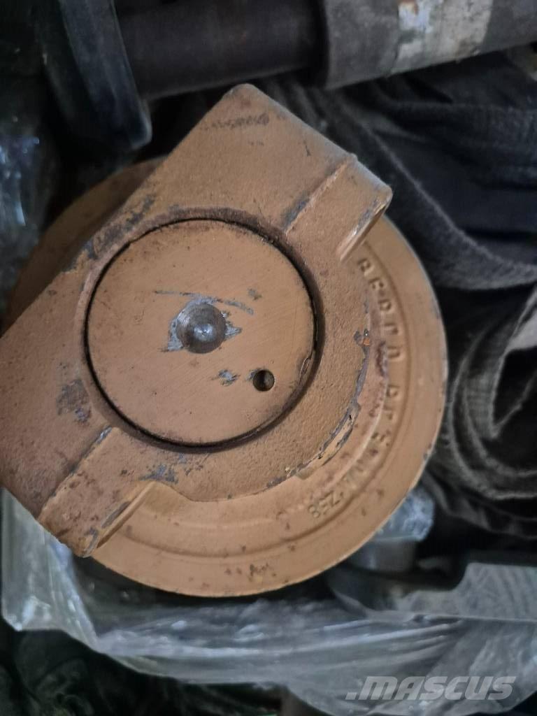 CAT D 6 المسارات والسلاسل والهيكل السفلي