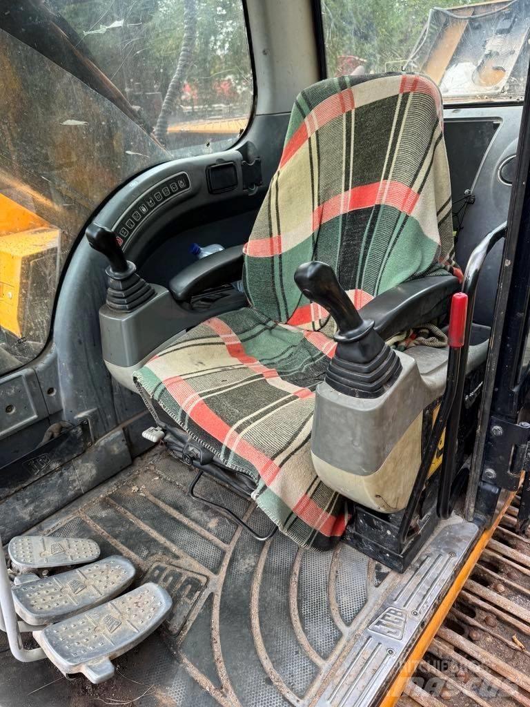 JCB JS 220 LC حفارات زحافة