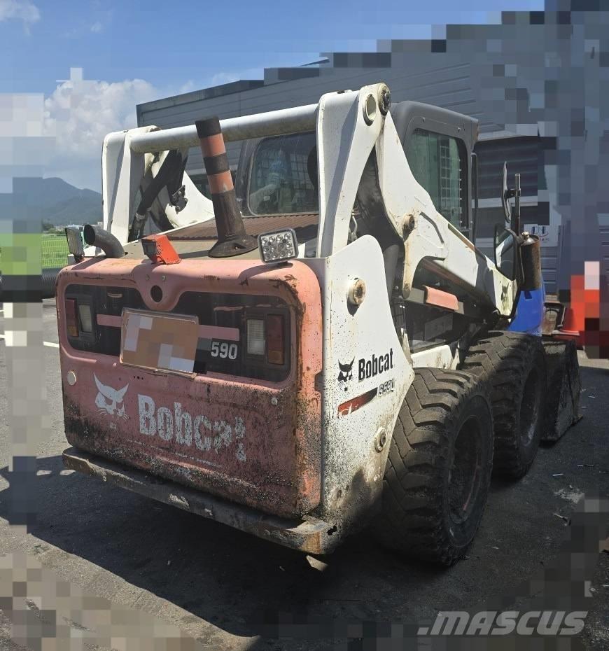 Bobcat S 590 لوادر انزلاقية التوجيه