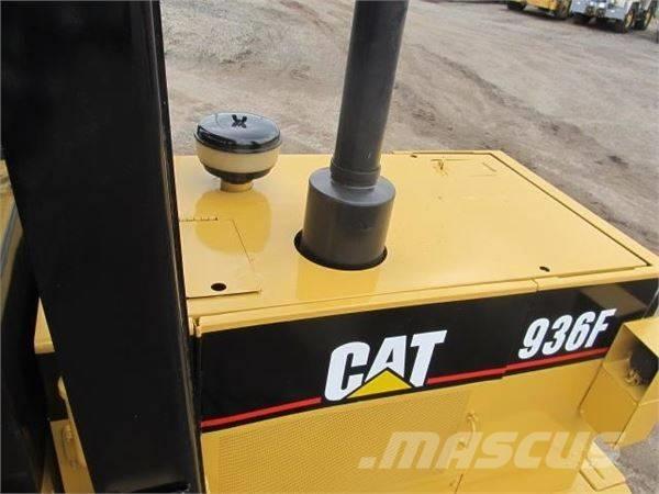 CAT 936 F لوادر بعجل