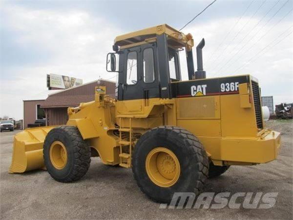 CAT 936 F لوادر بعجل