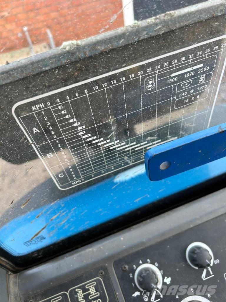 New Holland 8360 الجرارات