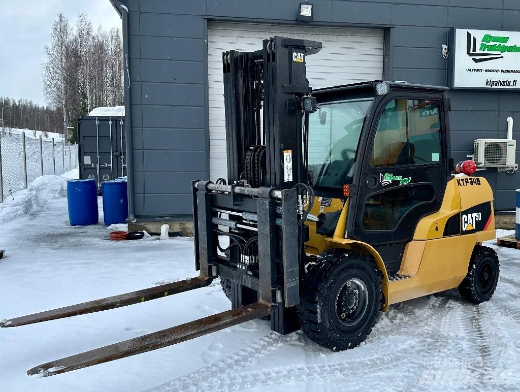 CAT DP 50 NT شاحنات الديزل