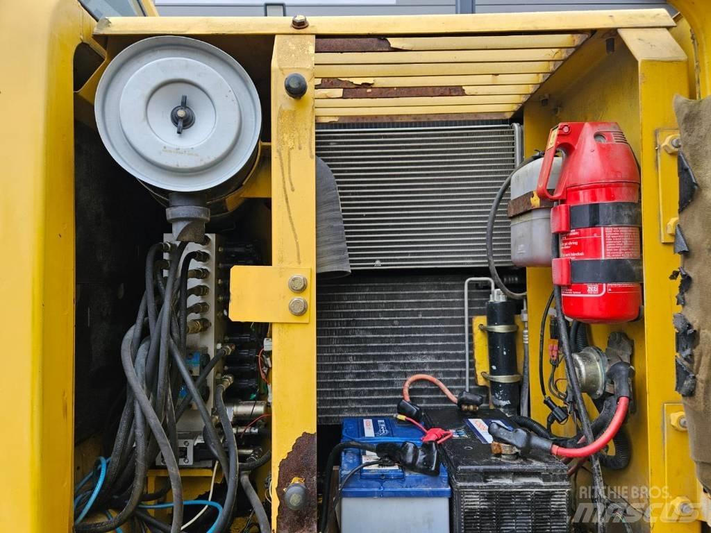 Komatsu PW 130ES-6K حفارات بعجل
