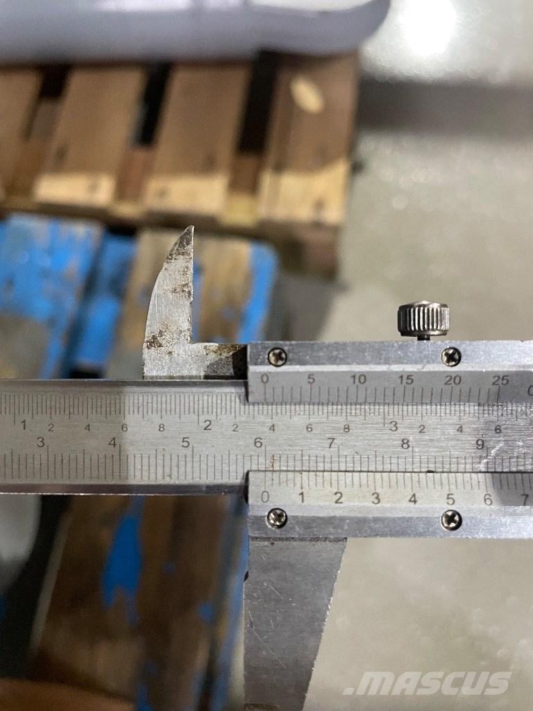 Menzi Muck Cilinders هيدروليات