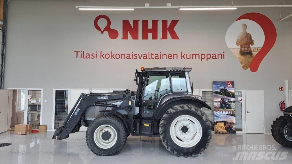 Valtra M 130 الجرارات